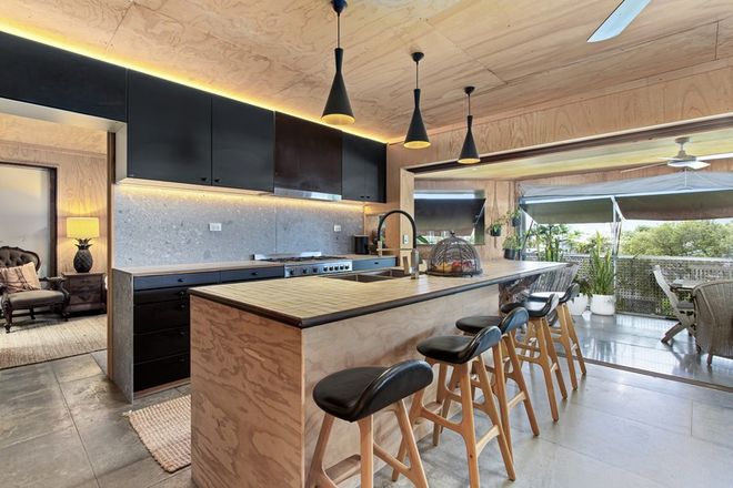 14 Kinloch Avenue Benowa 4217 - Image 3