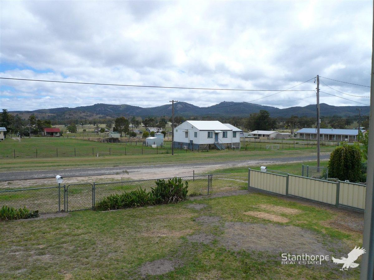 27 Barawell Street, Wallangarra QLD 4383, Image 2