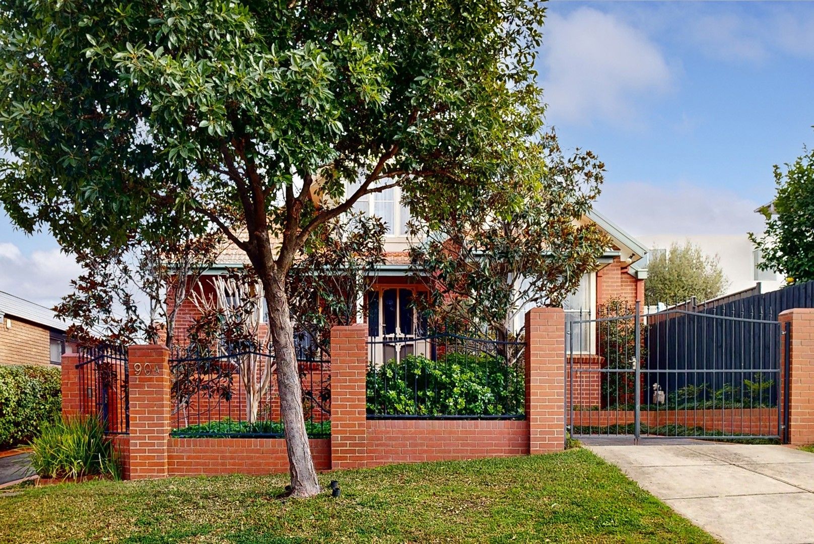 4 bedrooms Townhouse in 1/90A Vida St ABERFELDIE VIC, 3040