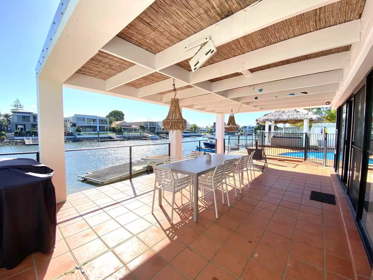 5 Allambi Ave, Broadbeach Waters QLD 4218