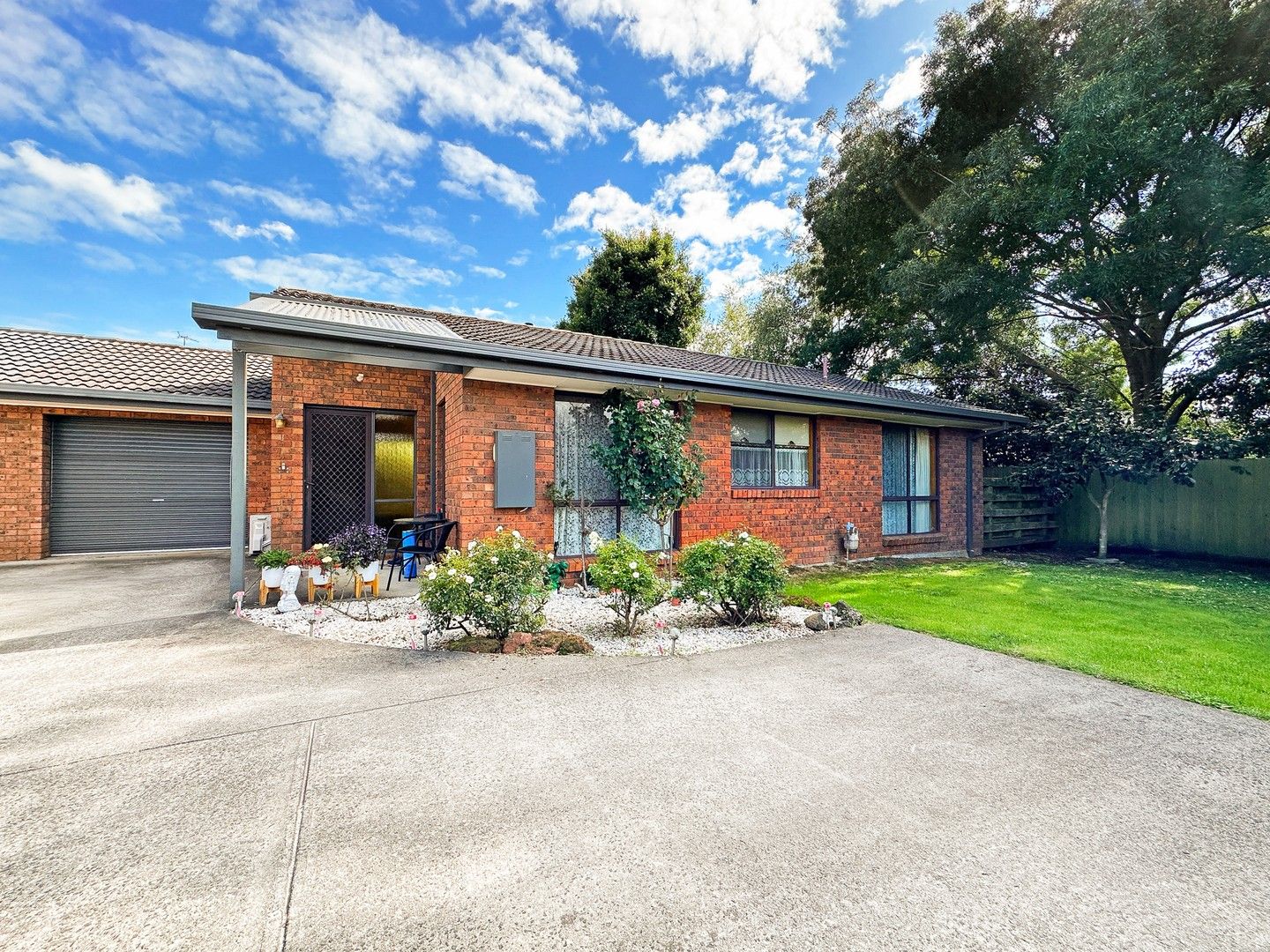 2/4 Castlefield Court, Warragul VIC 3820, Image 0