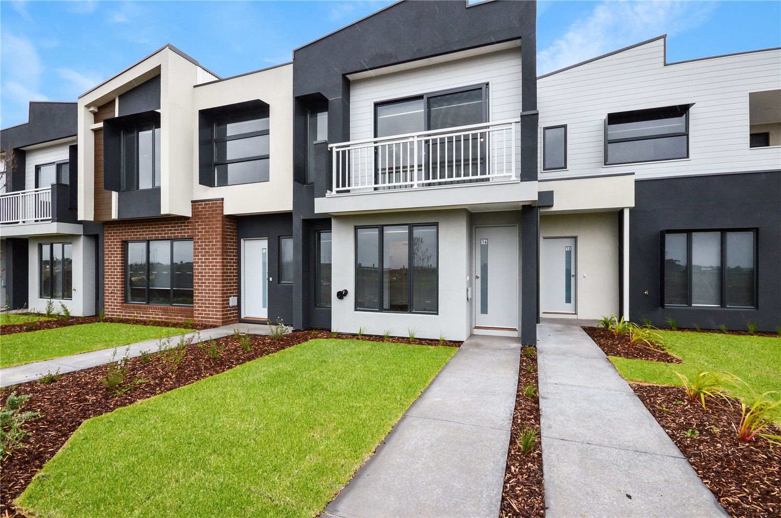 2 bedrooms House in 14 Moon Crescent DEANSIDE VIC, 3336