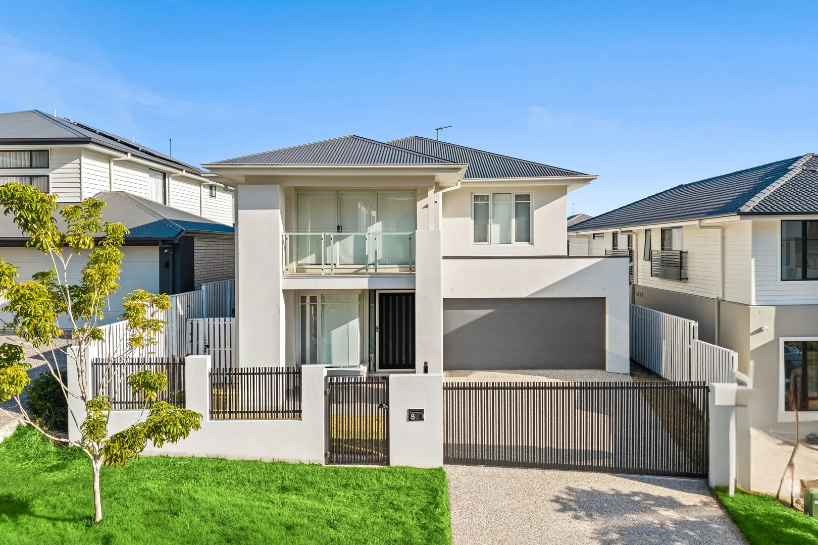 8 Lakeshore Crescent, Willawong QLD 4110