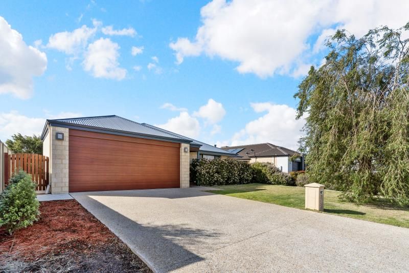 4 bedrooms House in 11 Sirius Way BYFORD WA, 6122
