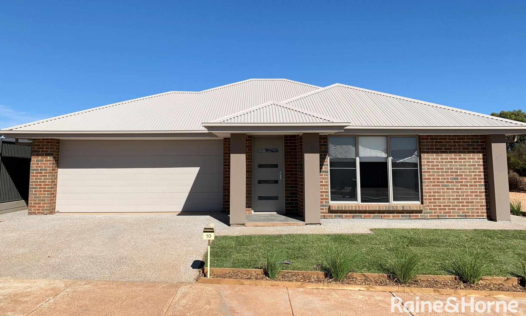 3 bedrooms House in 10 Henderson Street BLAKEVIEW SA, 5114