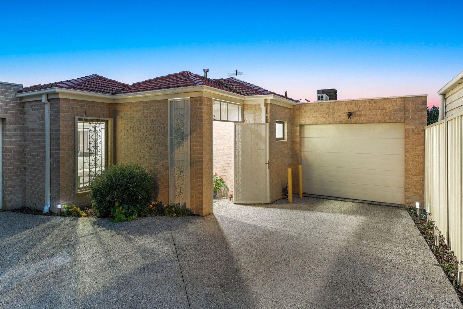 2 bedrooms Apartment / Unit / Flat in 2/225 Chesterville Road MOORABBIN VIC, 3189