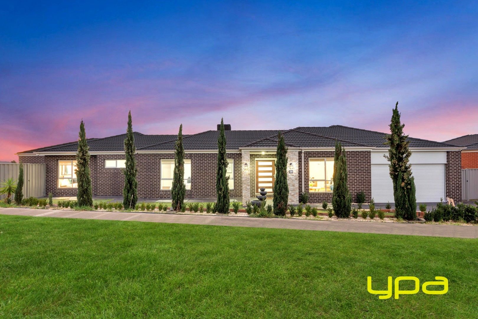 4 bedrooms House in 102 Linsell Boulevard CRANBOURNE EAST VIC, 3977