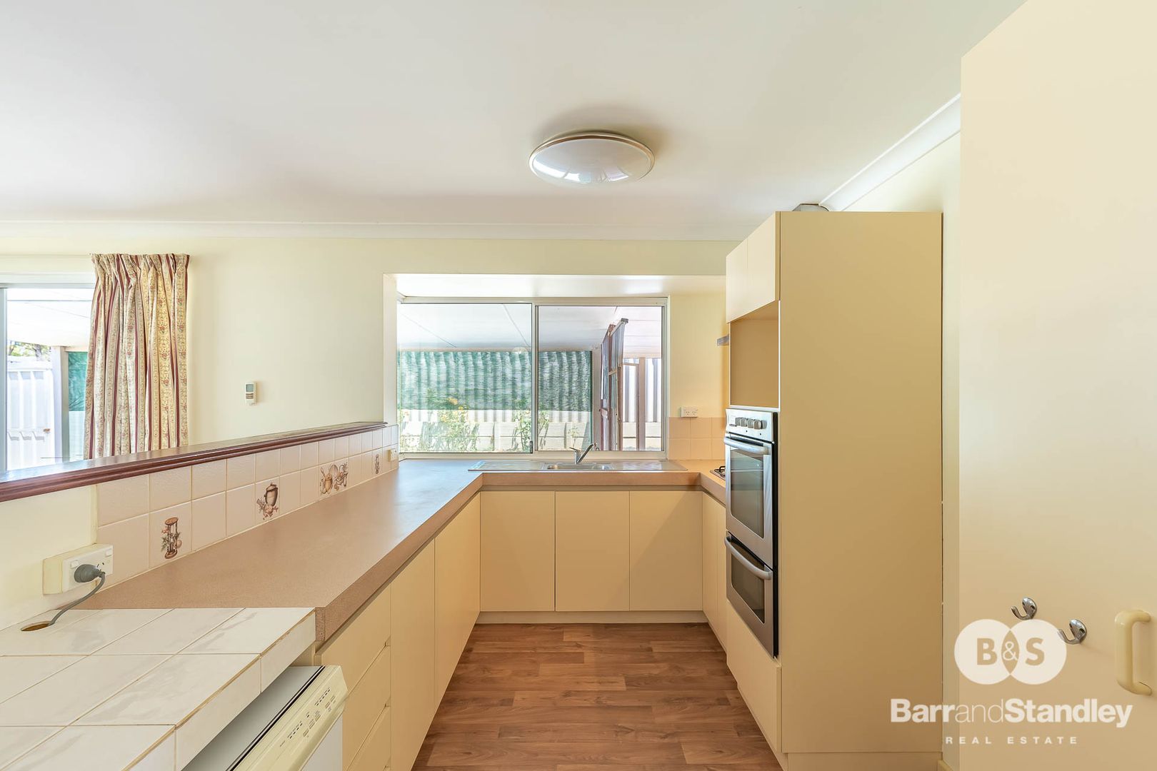 7 Yardley Court, Usher WA 6230, Image 2