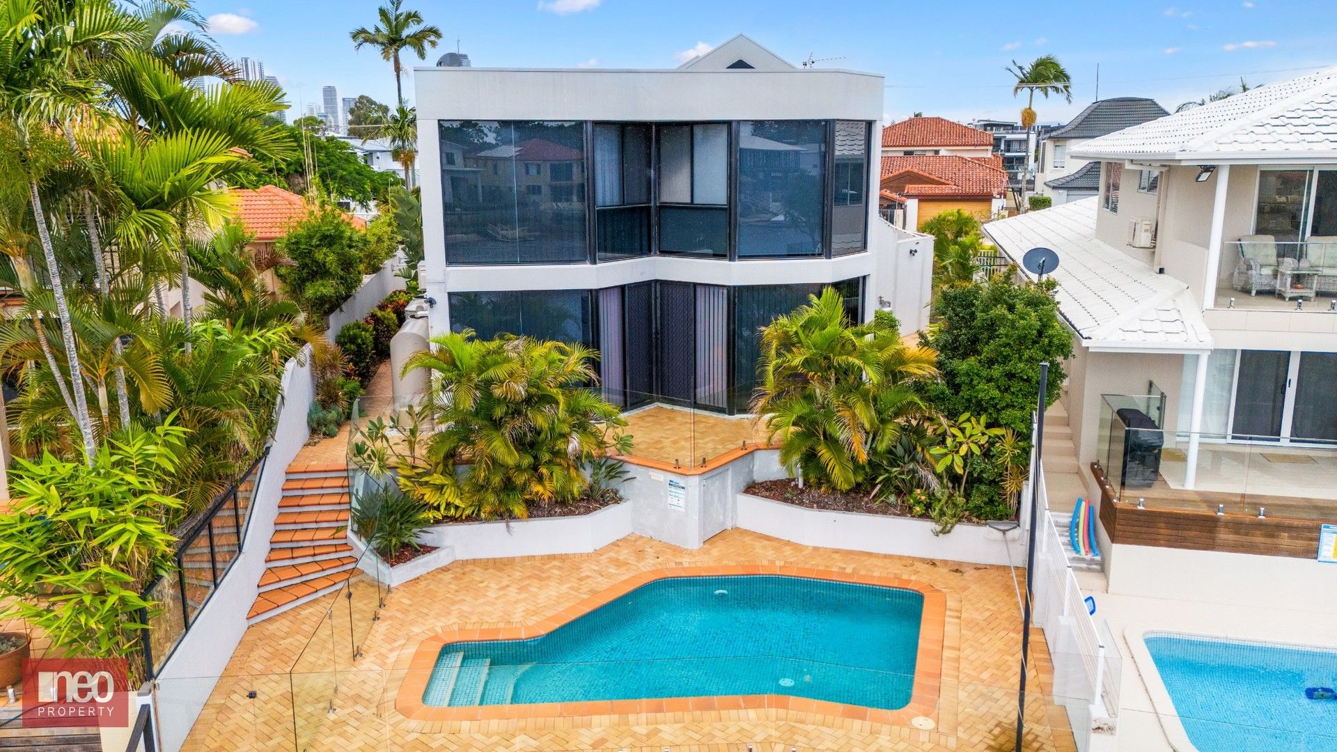 4 bedrooms House in 111A Amalfi Drive ISLE OF CAPRI QLD, 4217