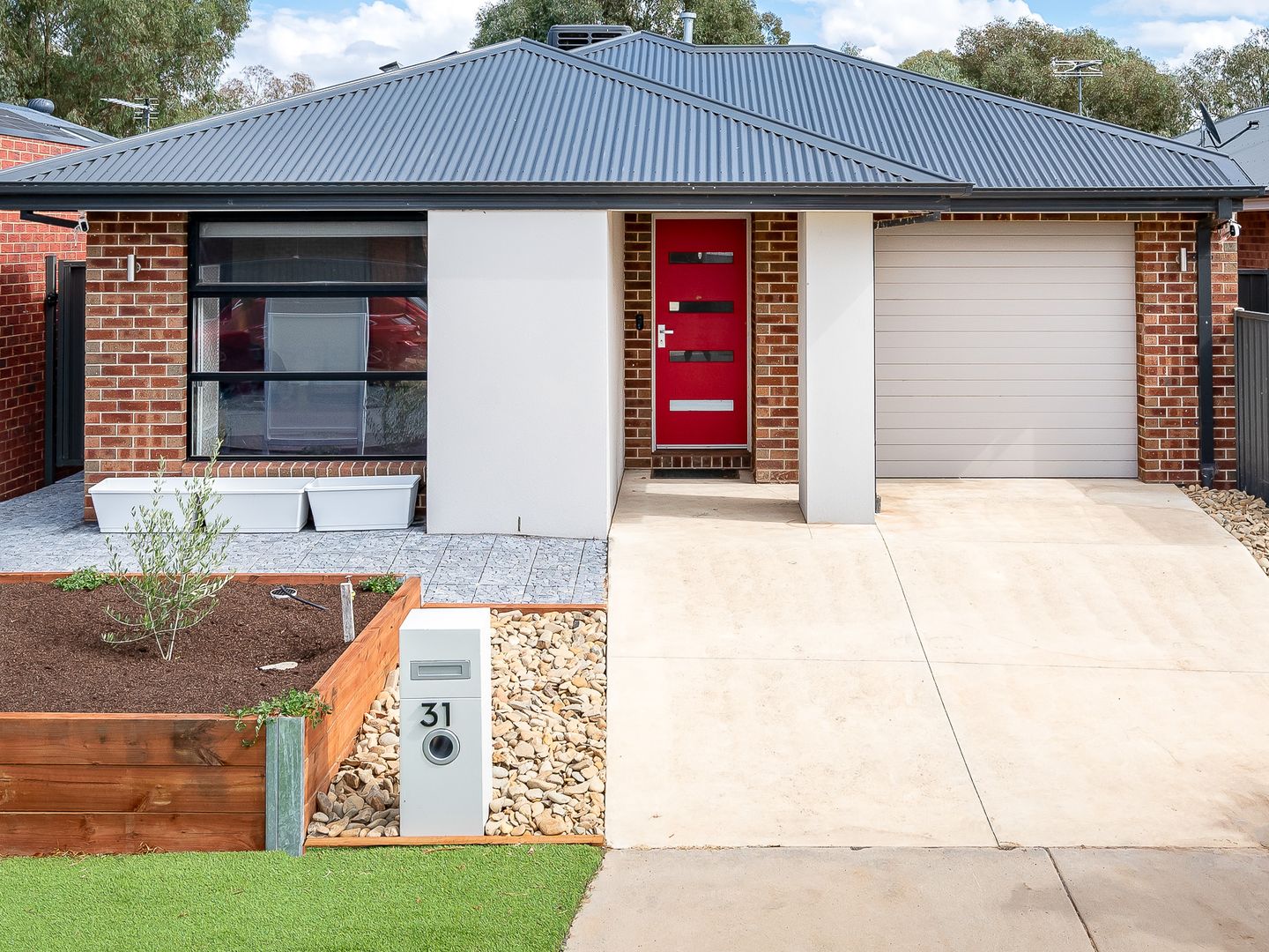 3 bedrooms Townhouse in 31 Gum Road SHEPPARTON VIC, 3630