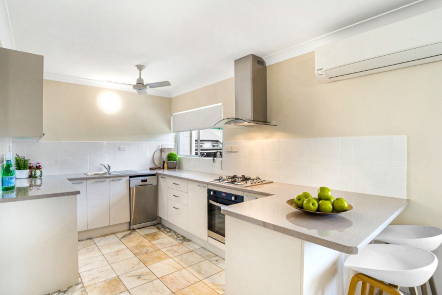 8/11 Crathern Close, Edge Hill QLD 4870, Image 1