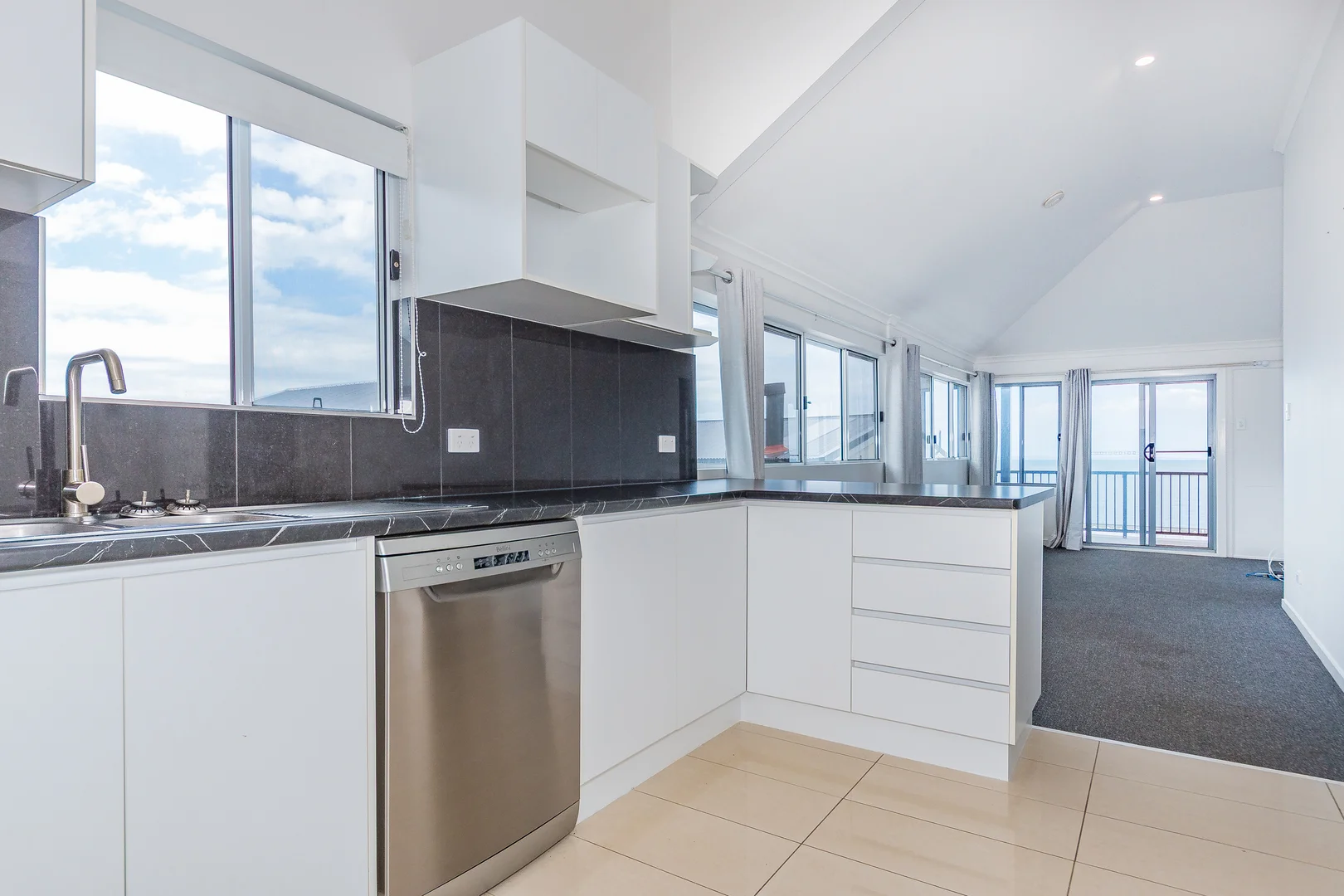 Additional image 2 of 4/90 Prince Edward Parade, Redcliffe QLD 4020