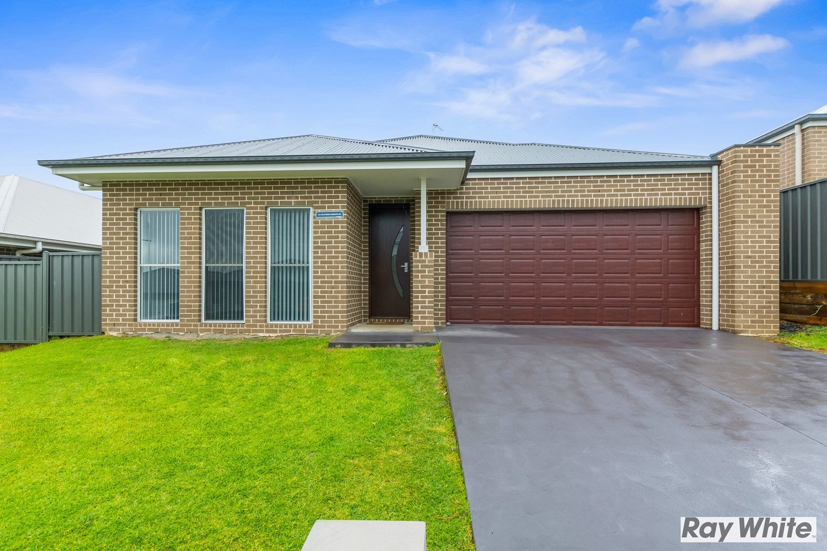 4 bedrooms House in 25 Lockheed Hudson Drive HORSLEY NSW, 2530