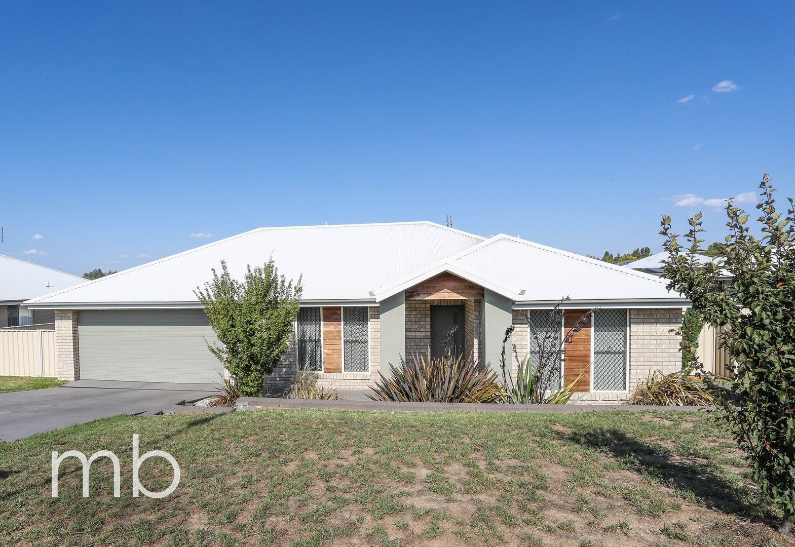 5 bedrooms House in 5 Poplars Drive ORANGE NSW, 2800