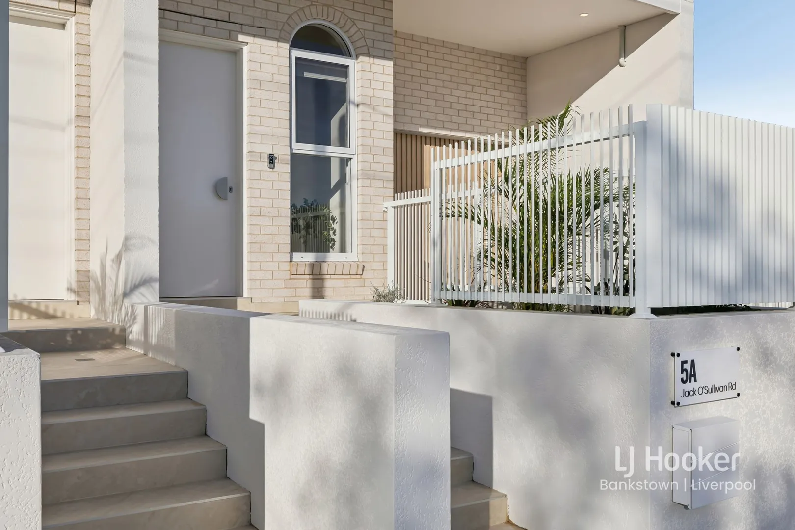 Contemporary Luxury in a Class of Its Own with Space, Style and Sophistication – pohled 2