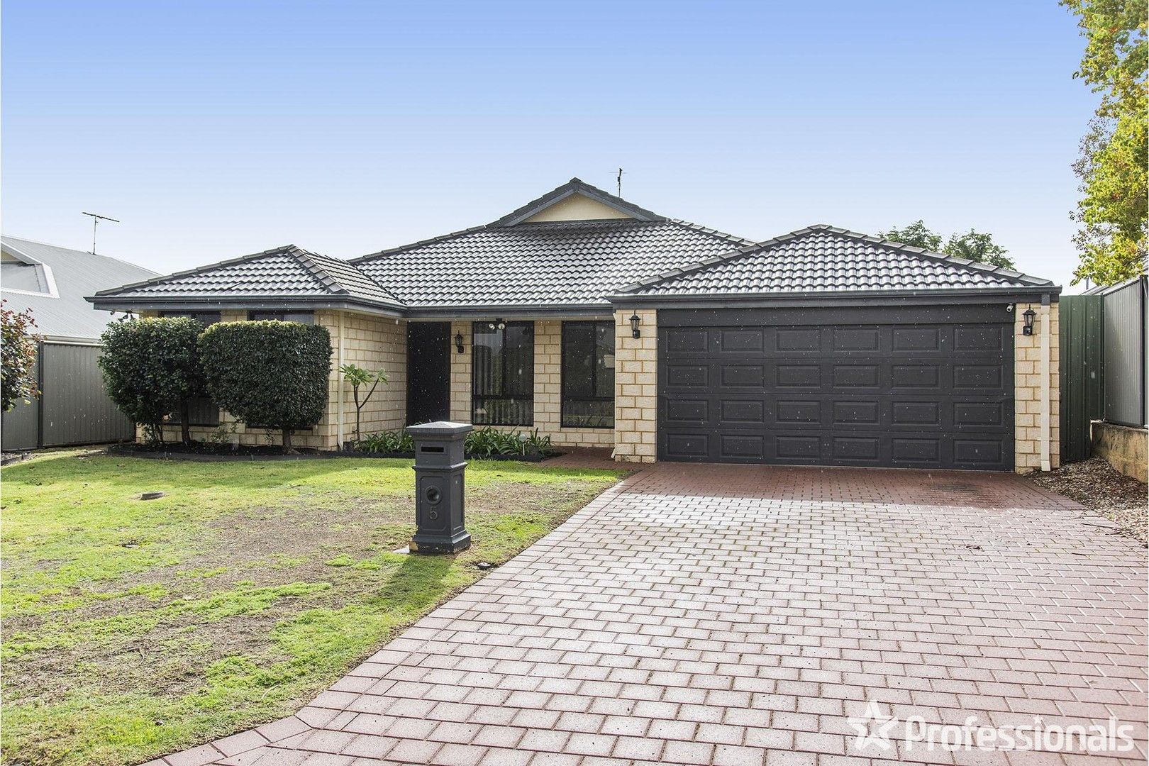 4 bedrooms House in 5 Bren Close BYFORD WA, 6122