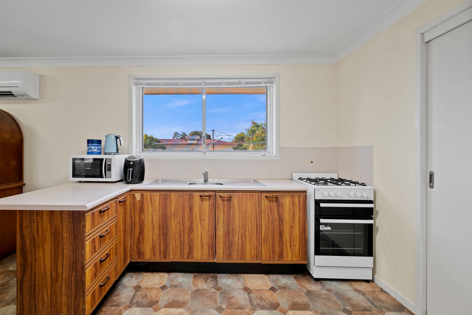 273 Copperfield Drive, Rosemeadow NSW 2560, Image 2