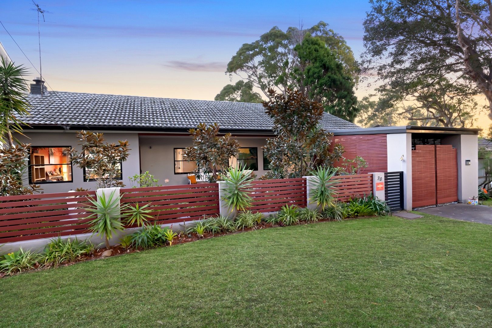 3 bedrooms House in 30 Crookwell Avenue MIRANDA NSW, 2228