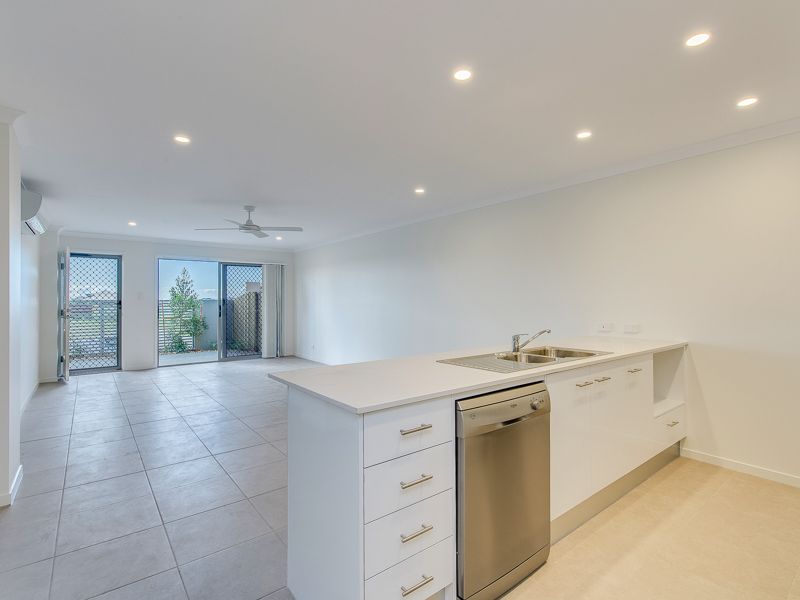 4 bedrooms House in 1/6 Robert Drive PIMPAMA QLD, 4209