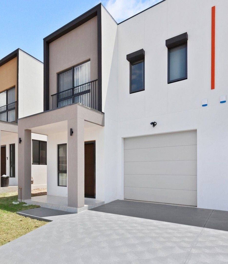 5 bedrooms House in 74 Andalusian Street AUSTRAL NSW, 2179