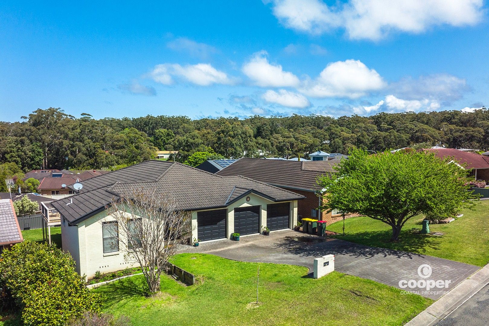 6 bedrooms House in 14 Budawang Drive ULLADULLA NSW, 2539