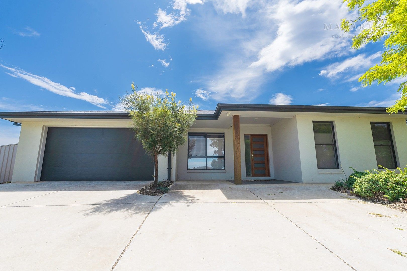 7 bedrooms House in 1 Coppabella Drive GOBBAGOMBALIN NSW, 2650