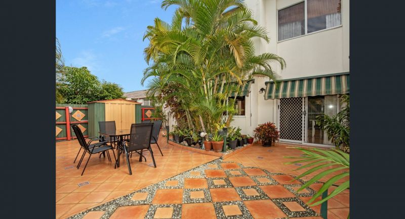 3 bedrooms Townhouse in 34/2 St Kevins Avenue BENOWA QLD, 4217