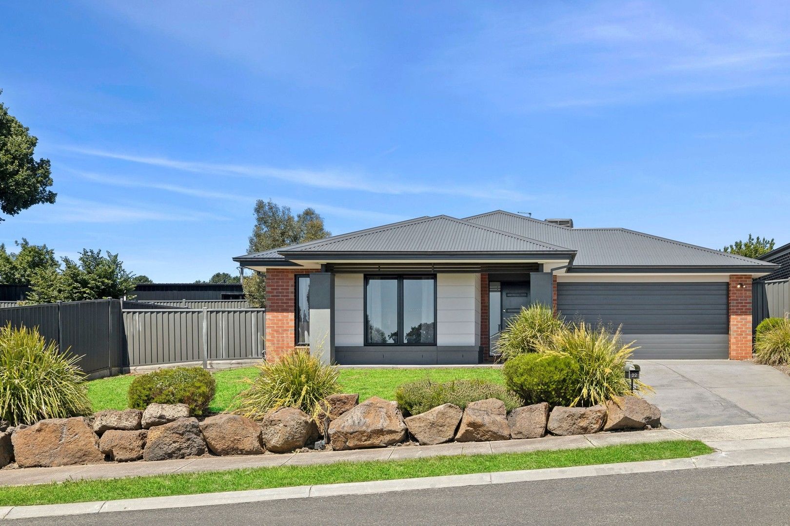 4 bedrooms House in 22 Jacobs Avenue KYNETON VIC, 3444