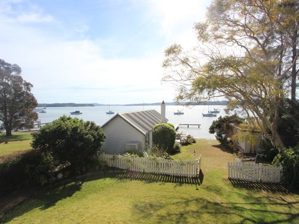 1 Laycock Street, Carey Bay NSW 2283