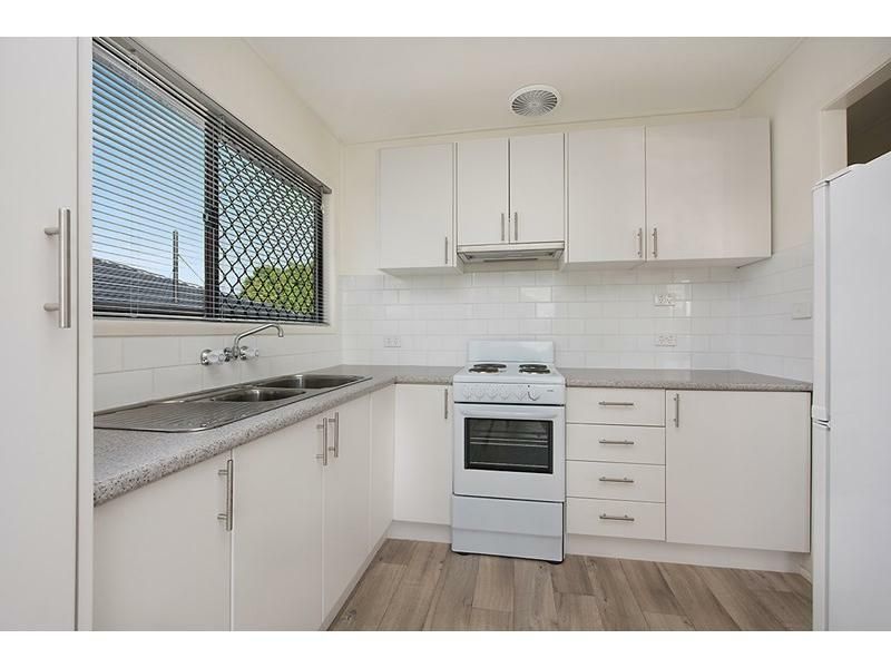 Unit 2/10 Wavell Ave, Golden Beach QLD 4551, Image 2
