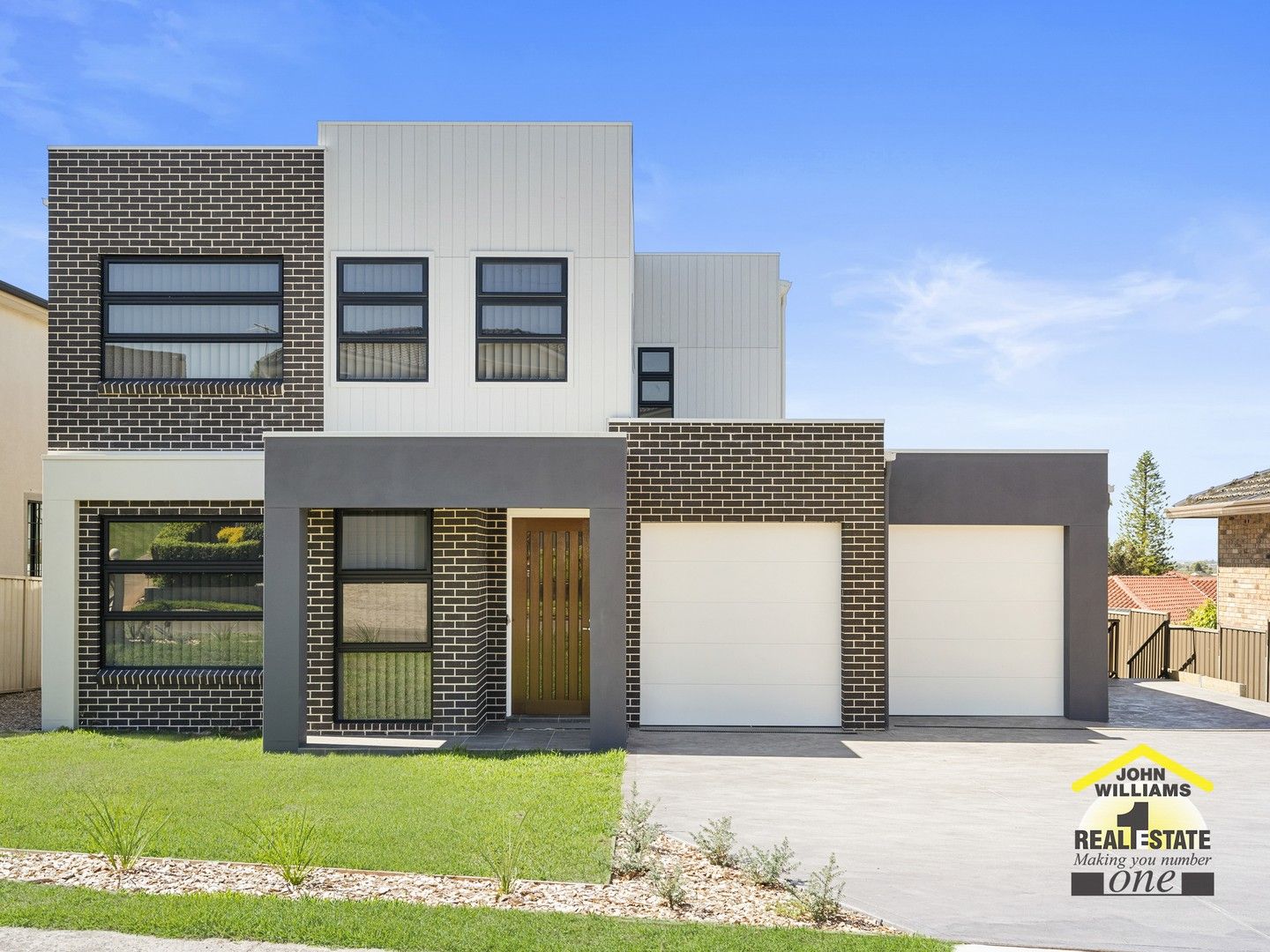 6 bedrooms House in 14 Maceri Place EDENSOR PARK NSW, 2176