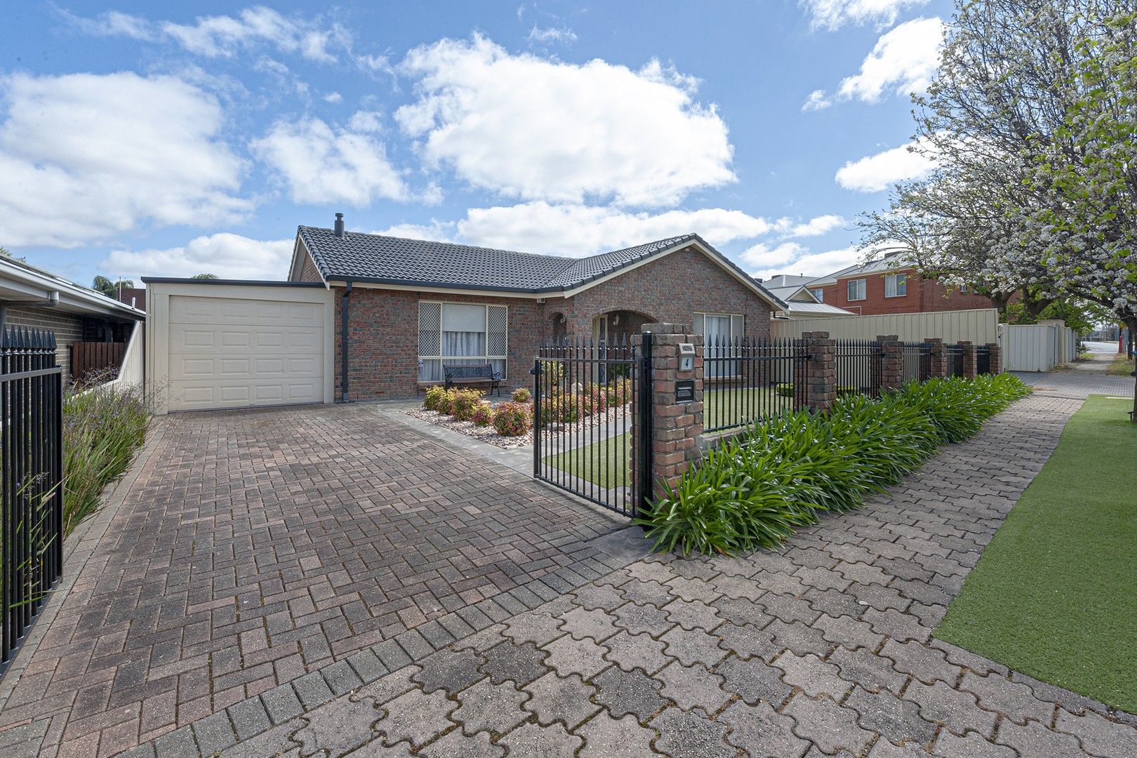 4 bedrooms House in 4 Hillburn Aveue KLEMZIG SA, 5087