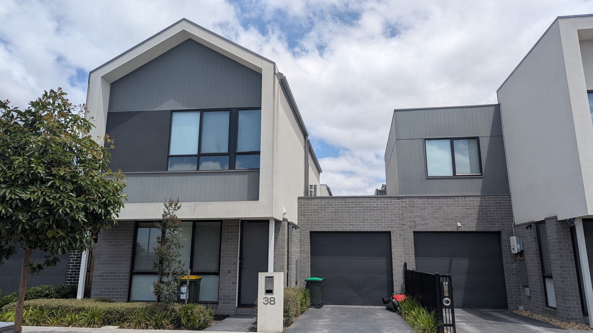 3 bedrooms Townhouse in 38 Gratz Street ST ALBANS VIC, 3021