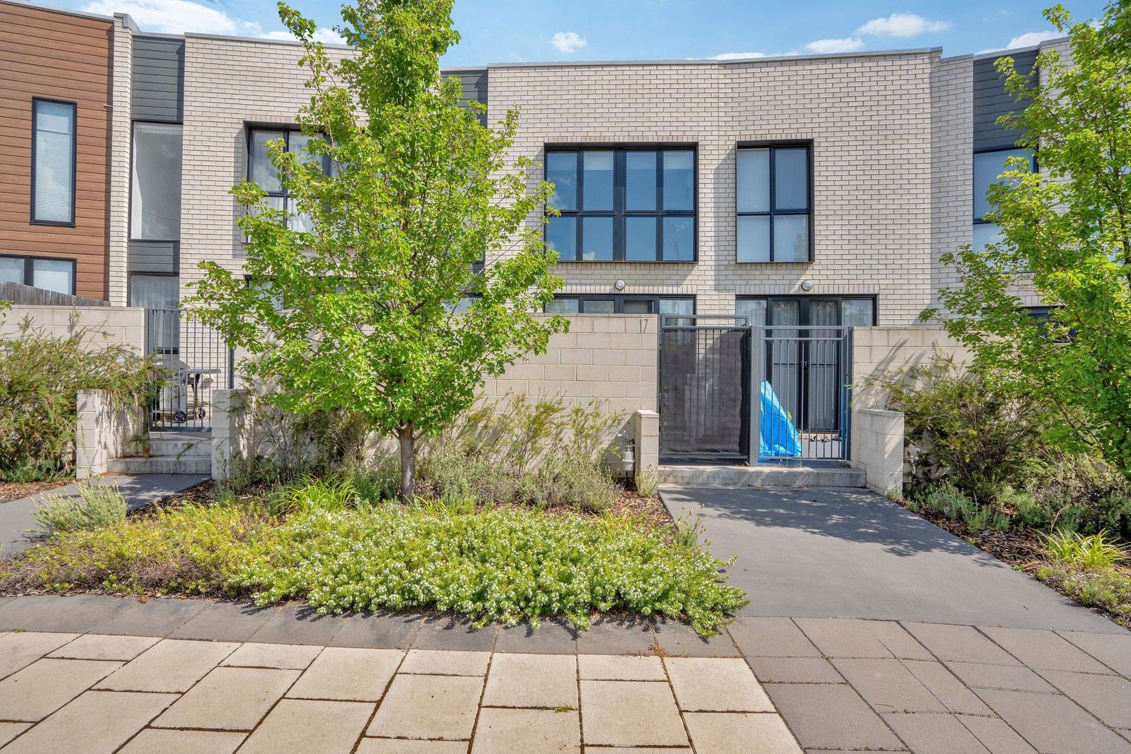 3 bedrooms Townhouse in 17/135 Easty Street PHILLIP ACT, 2606
