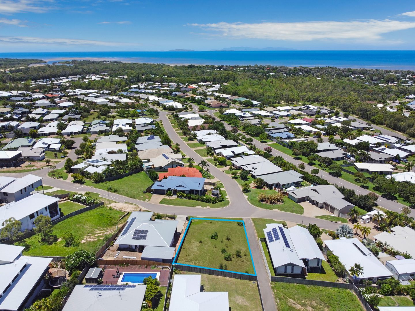 33 Shutehaven Circuit, Bushland Beach QLD 4818