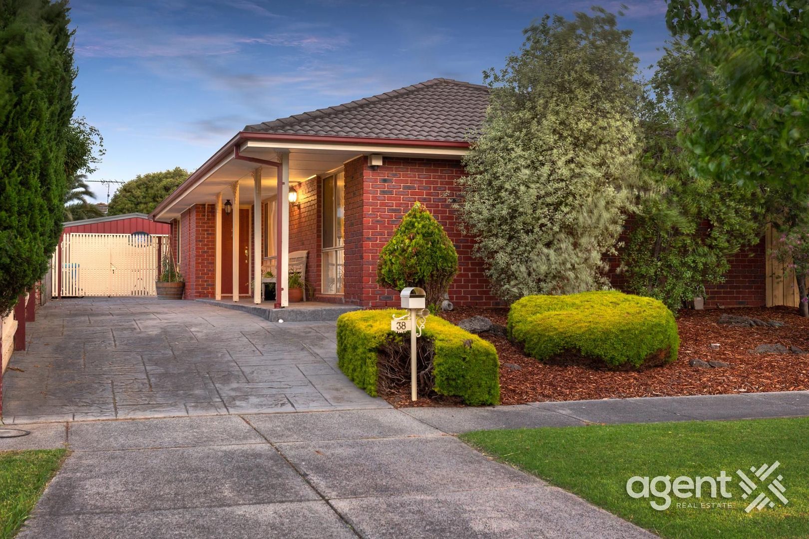 38 Cobblestone Avenue, Narre Warren South VIC 3805, Image 2