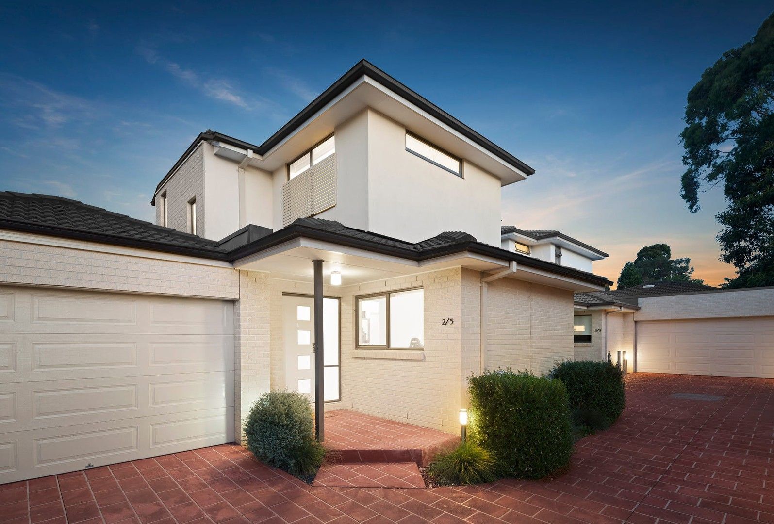 2 bedrooms Townhouse in 2/5 Denver Crescent ROWVILLE VIC, 3178