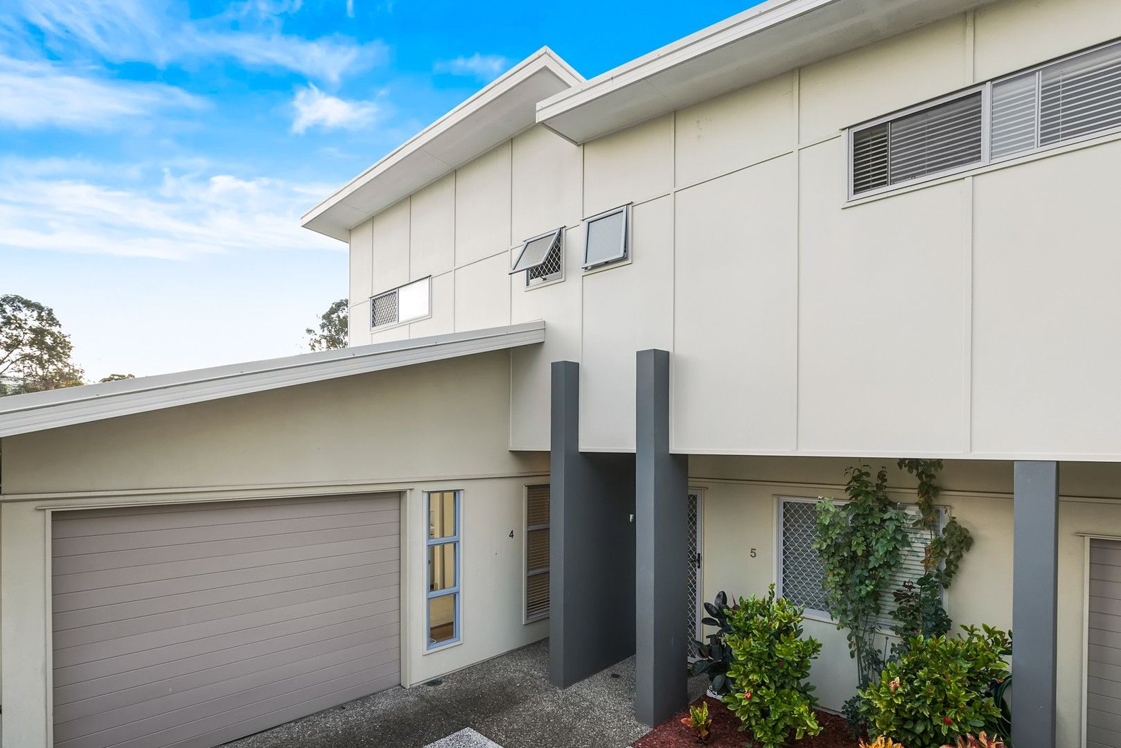 3 bedrooms Townhouse in 3/84 Cambridge Street CARINA HEIGHTS QLD, 4152