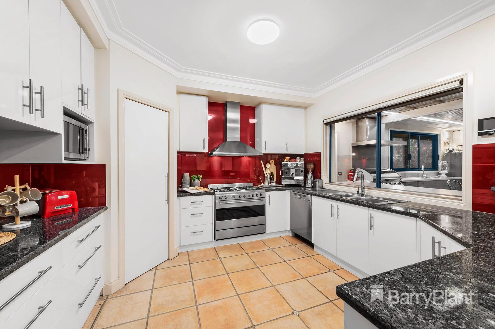 18 Bottlebrush Drive, Mill Park VIC 3082, Image 2