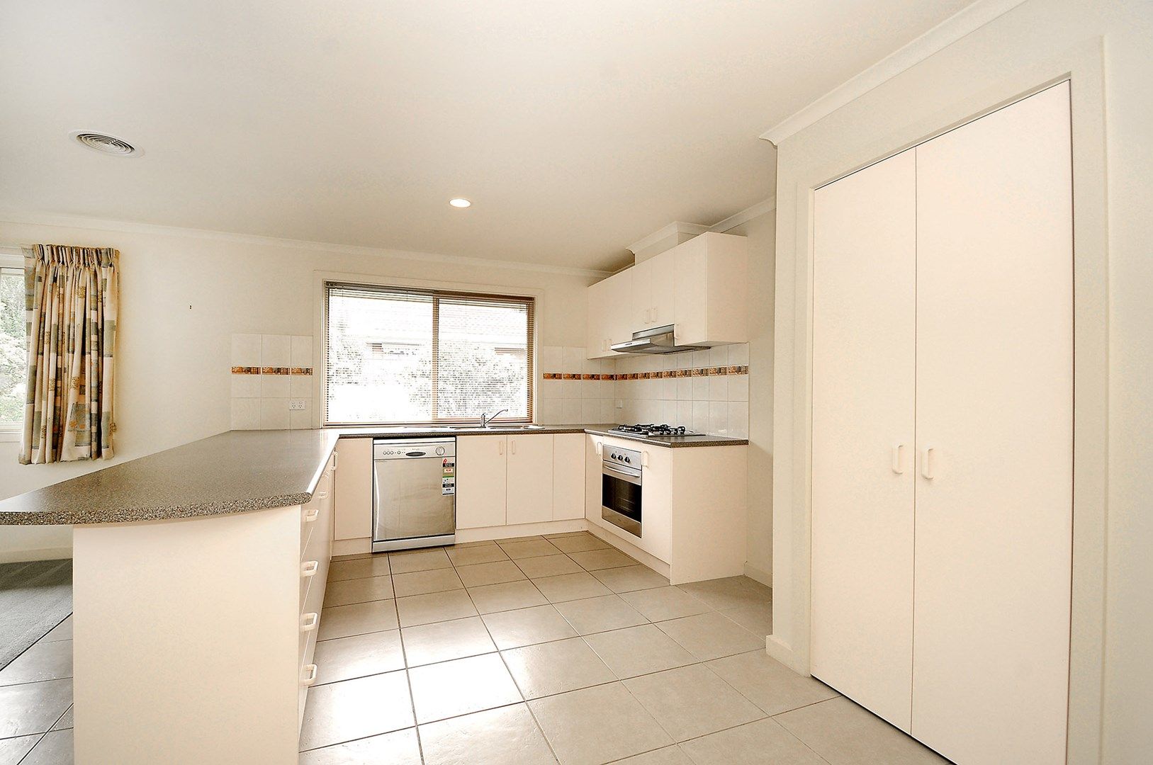 3 bedrooms House in 43 Chapel Street GLEN WAVERLEY VIC, 3150