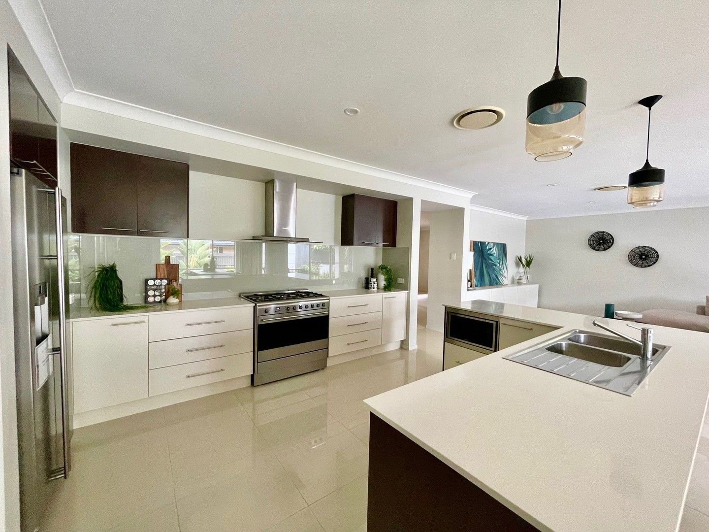 4 bedrooms House in 6 Armitage Court NOOSAVILLE QLD, 4566