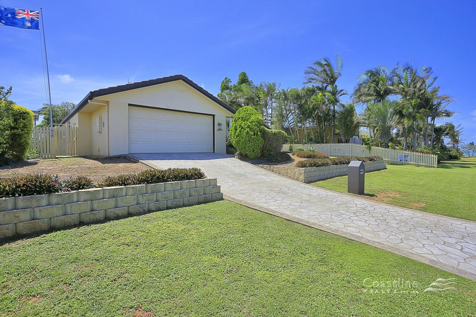 167 Barolin Esplanade, Coral Cove QLD 4670, Image 2