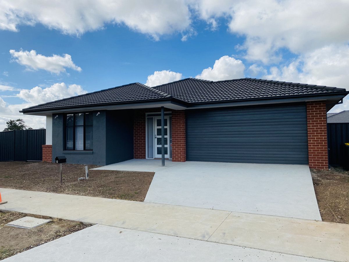 4 bedrooms House in 18 Peters Drive STRATFORD VIC, 3862