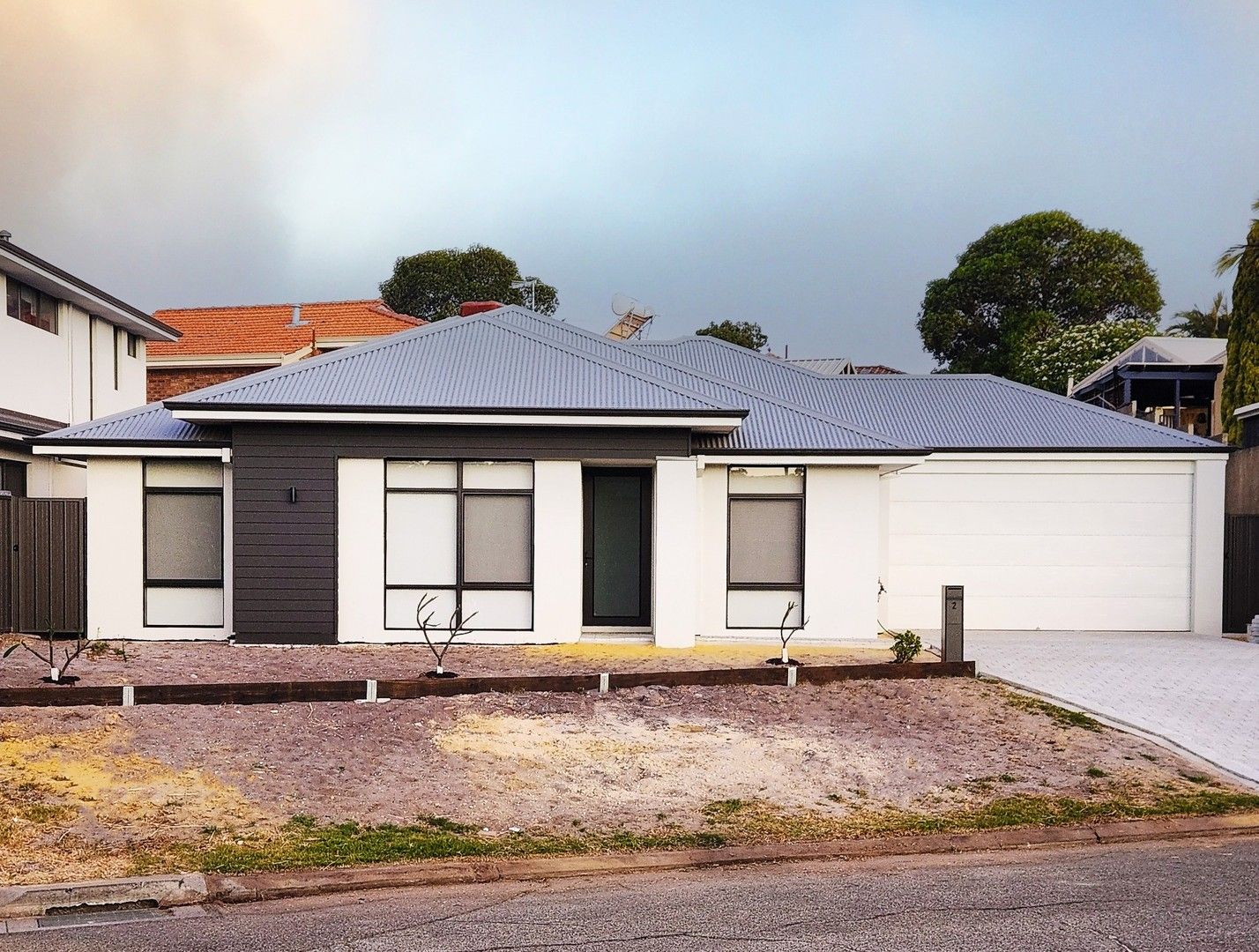 4 bedrooms House in 2 Gretel Way WILLETTON WA, 6155