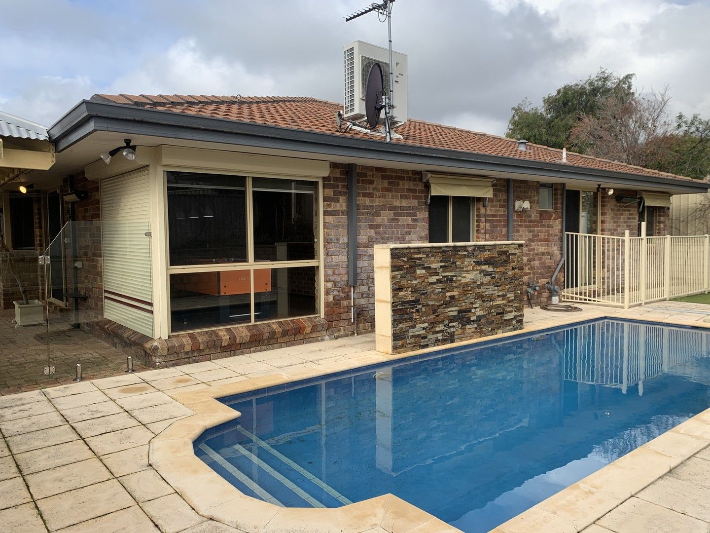 4 bedrooms House in 10 Carlson Place USHER WA, 6230