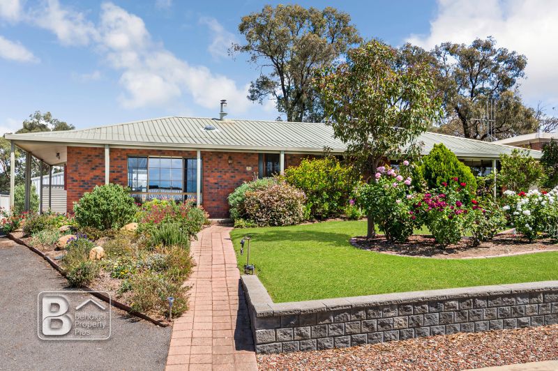 32 Akoonah Drive, Golden Square VIC 3555