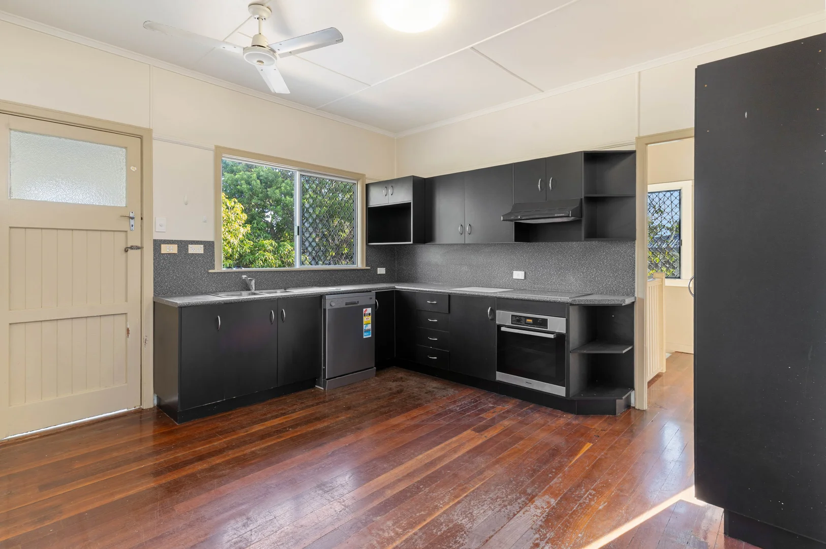 Additional image 14 of 258 Elphinstone Street, Koongal QLD 4701