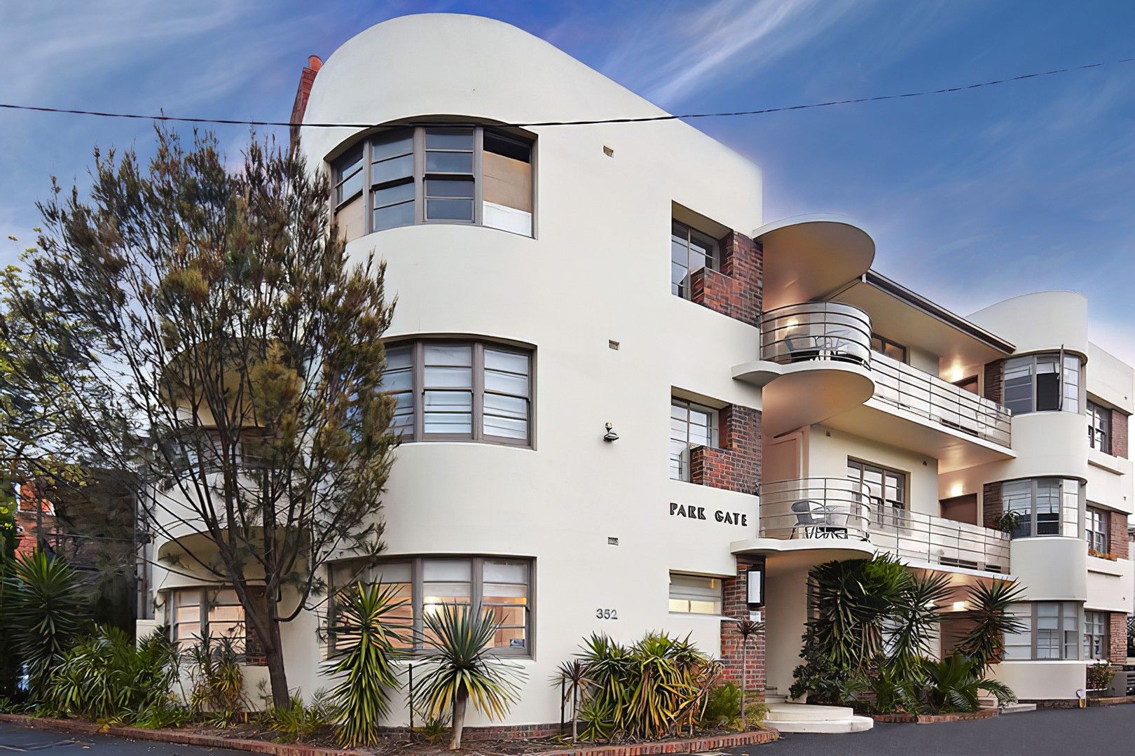 2 bedrooms Apartment / Unit / Flat in 9/352 Albert Road SOUTH MELBOURNE VIC, 3205
