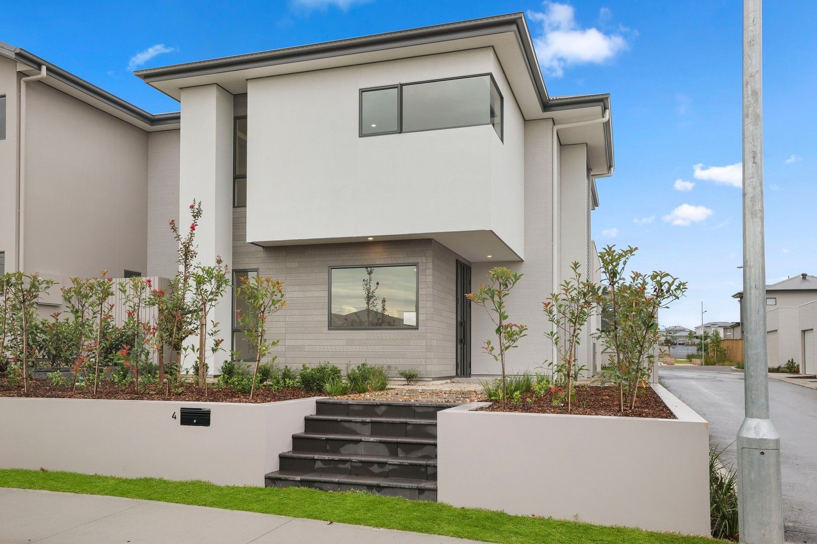 3 bedrooms House in 4 Chambers Way GLEDSWOOD HILLS NSW, 2557