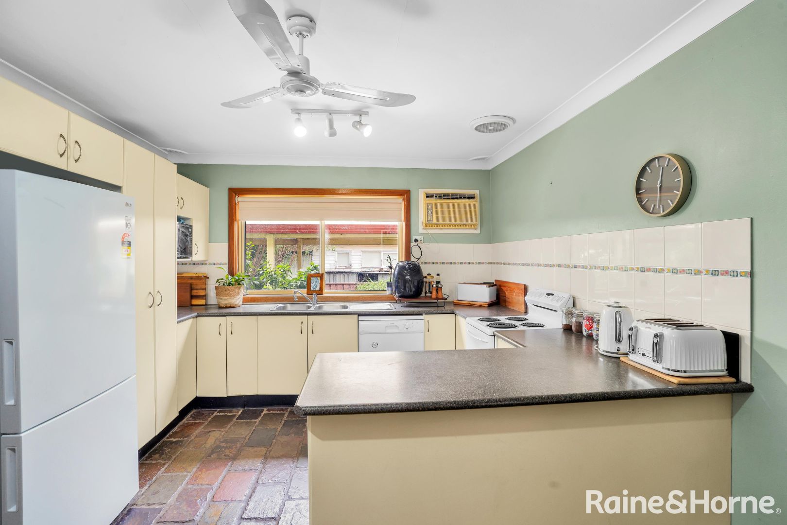 9 Campton Avenue, Cambridge Park NSW 2747, Image 2